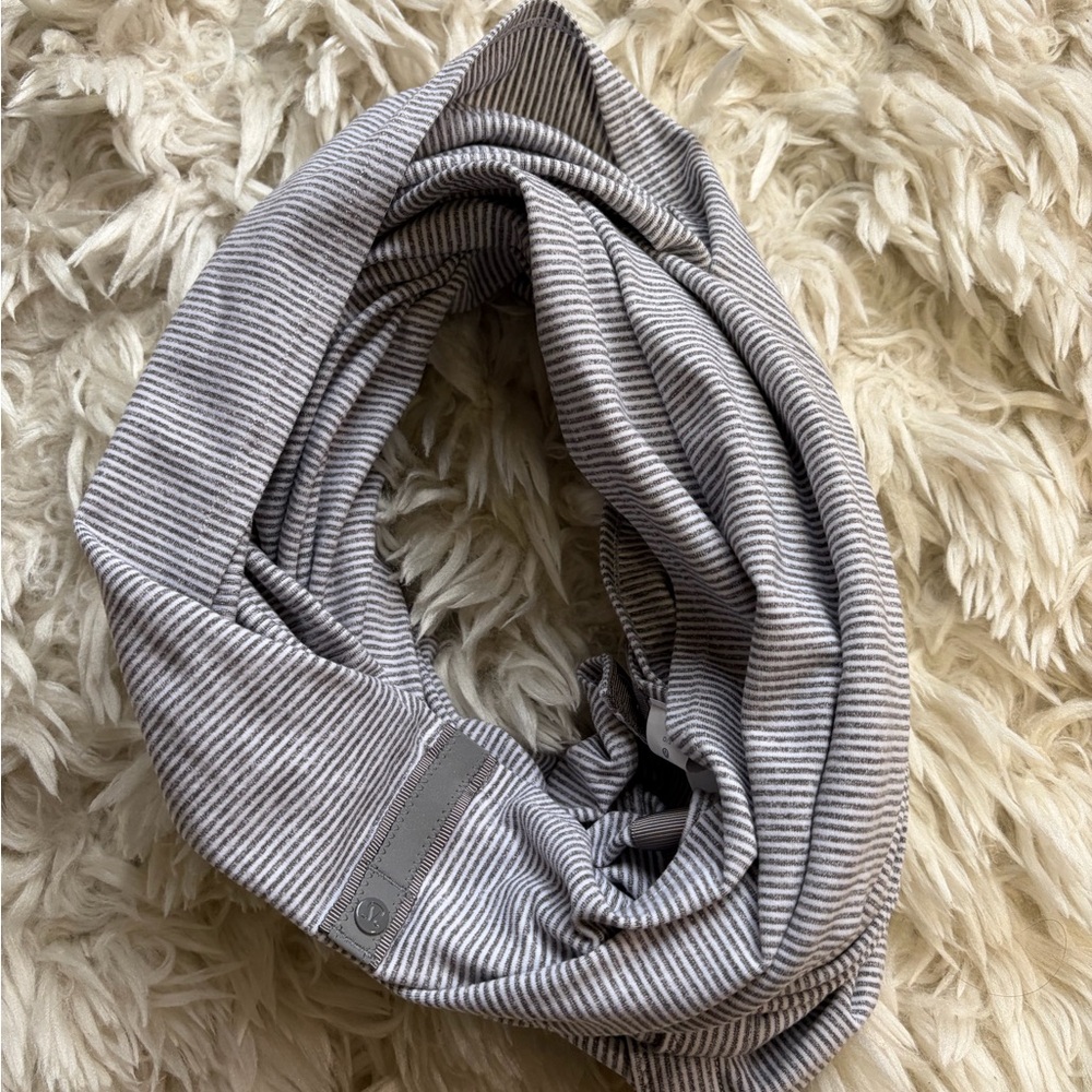Lululemon Athletica Lululemon Customizable Snap Scarf - Picture 6 of 7